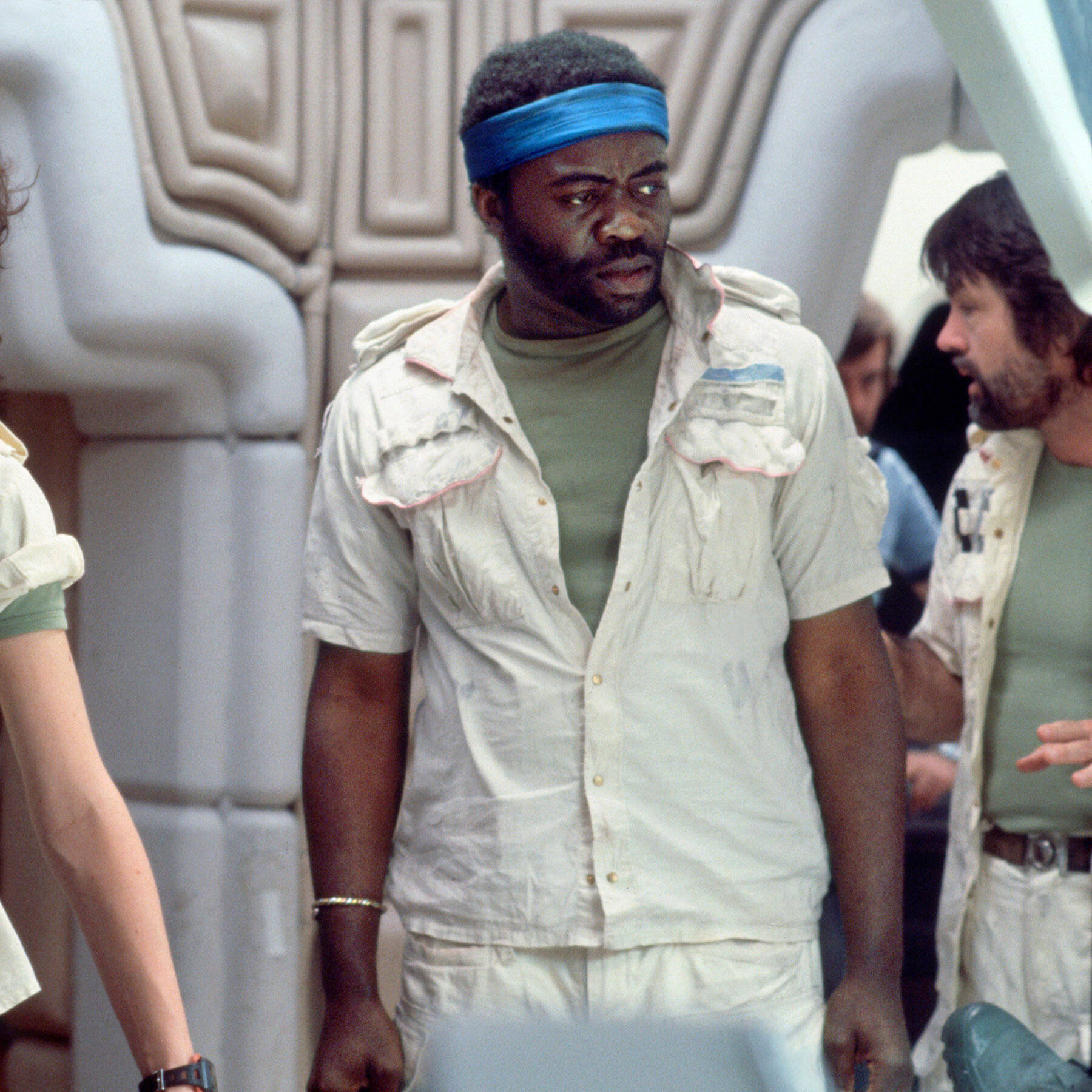 Yaphet Kotto In The Aliens Film Set Background