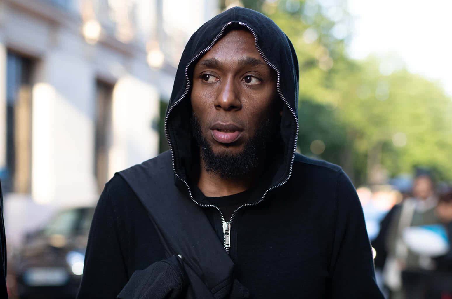 Download Yasiin Bey In A Promotional Photo Shoot Wallpaper