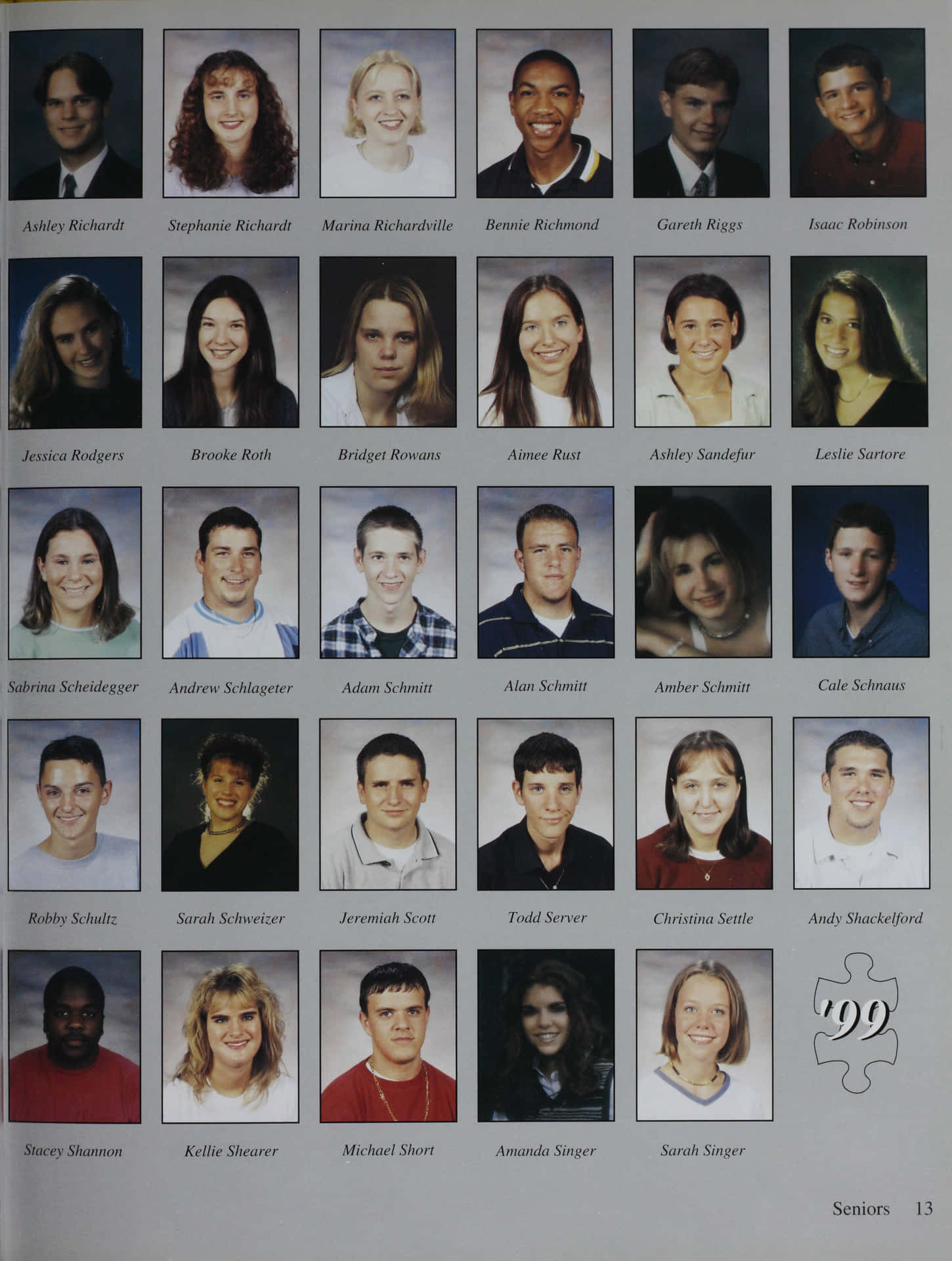 Unafoto De Un Grupo De Personas En Un Anuario Escolar
