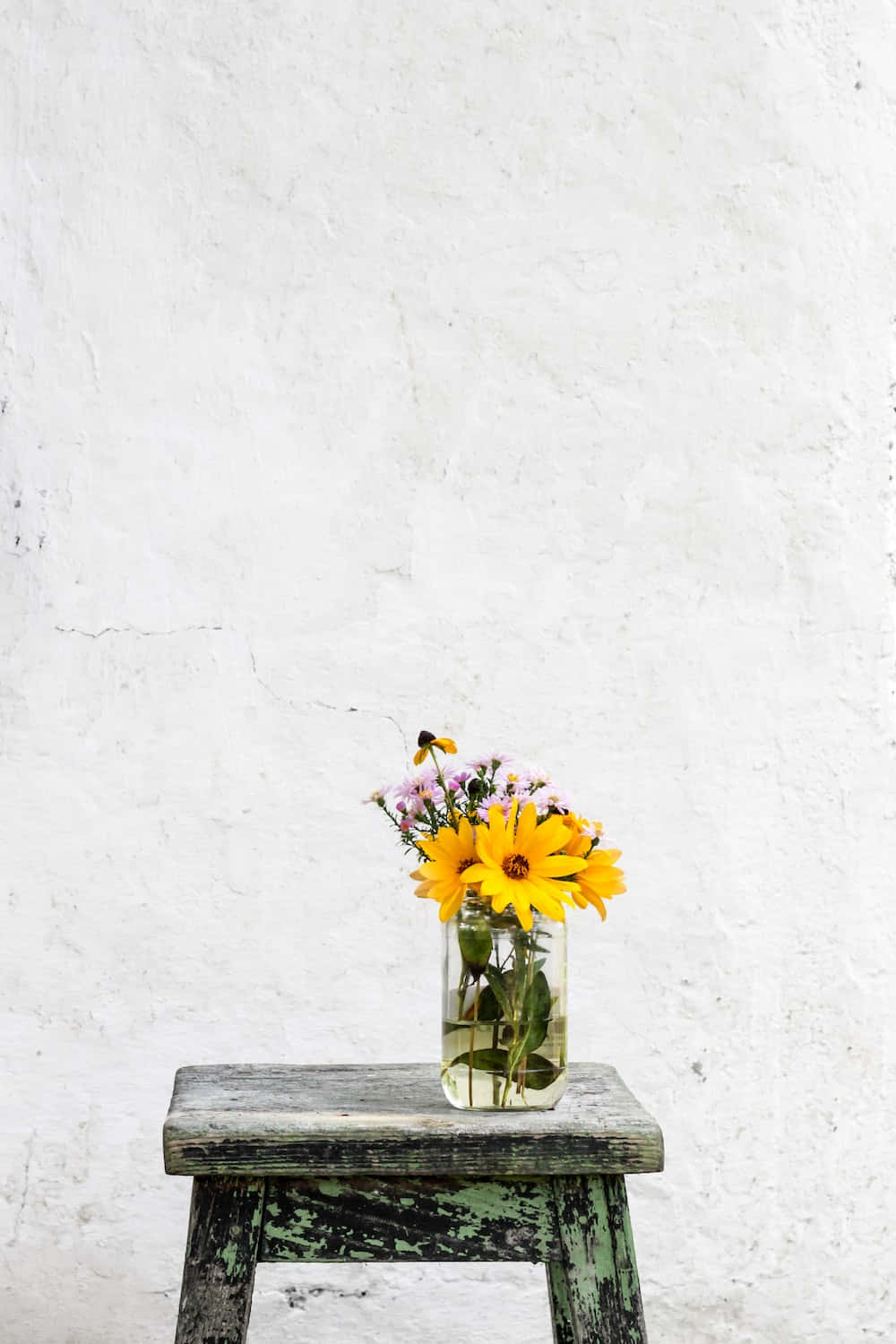 Gelbessonnenblumen-ästhetikbild Auf Einer Vase.