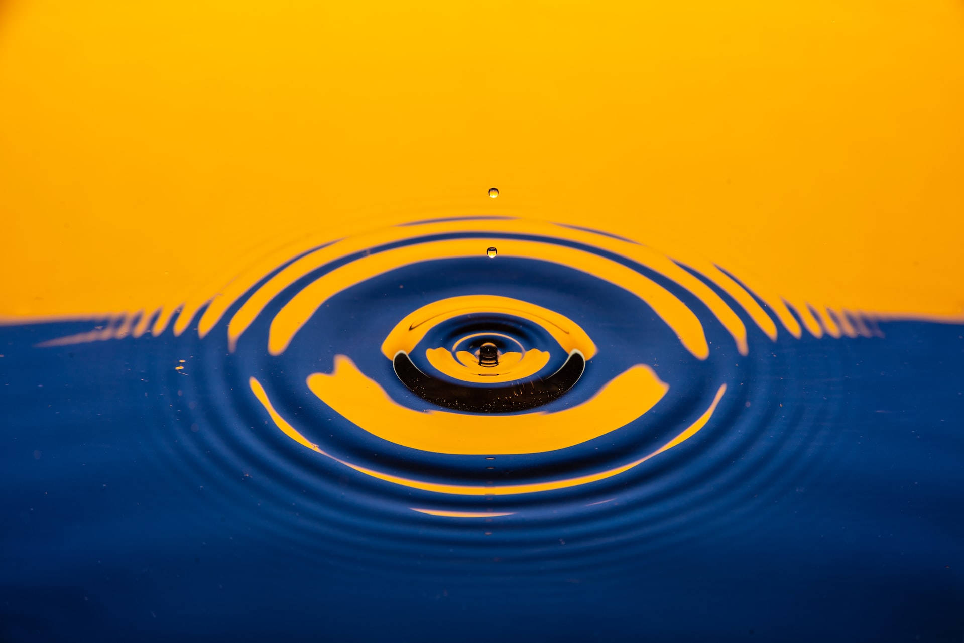 Yellow And Blue Moving Water Background