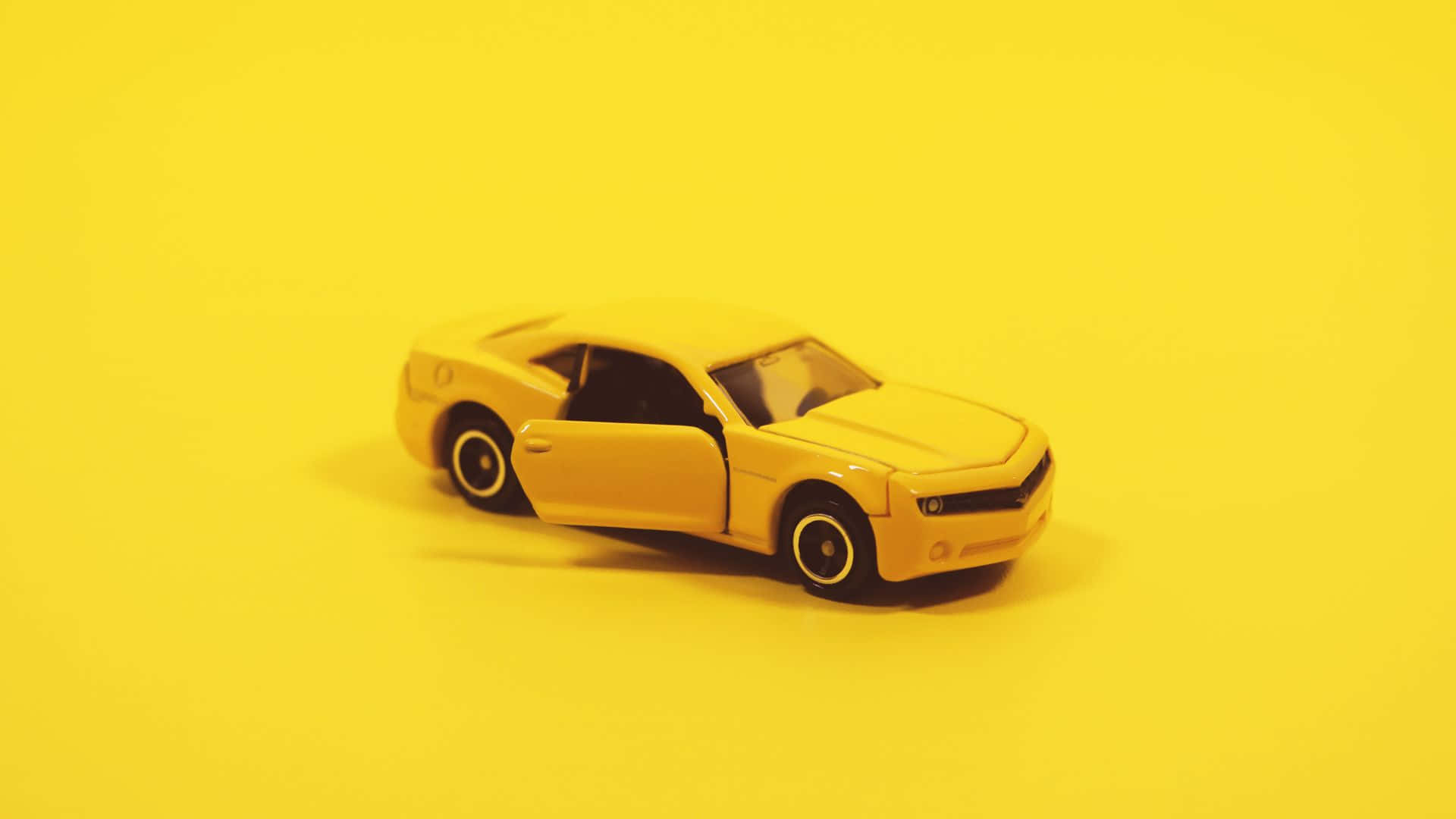 Luxurious Yellow Sports Car Wallpaper