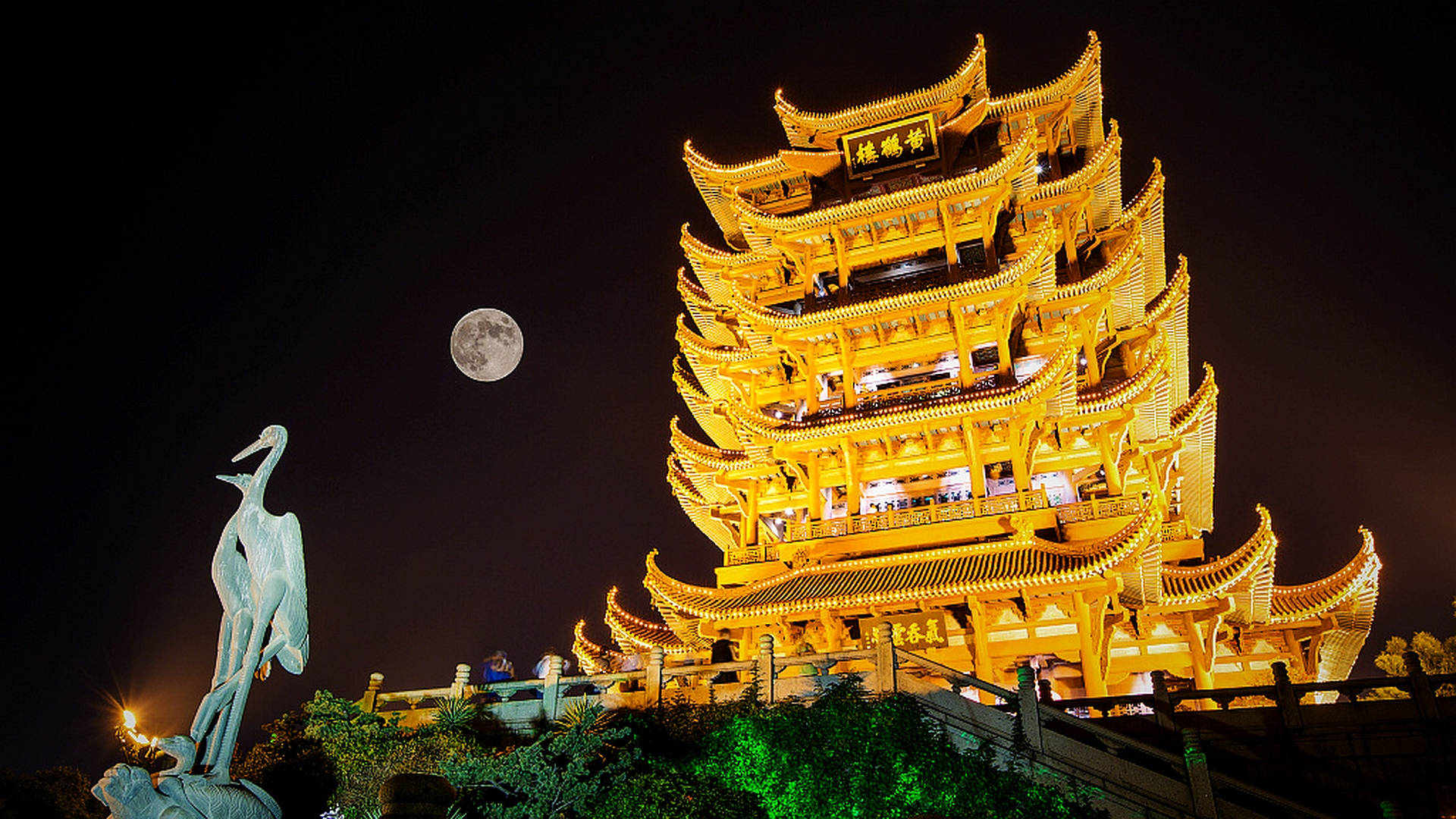 Torrede La Grulla Amarilla Wuhan Vista A Baja Altura Fondo de pantalla