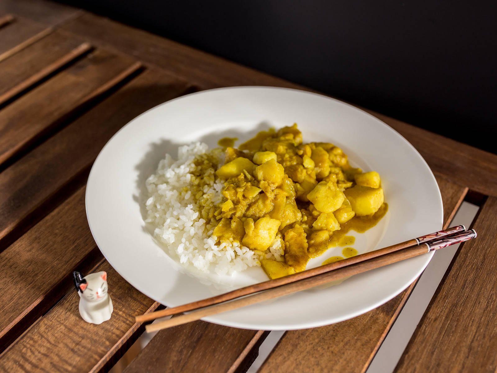 Yellow Curry With Rice And Pair Of Chopsticks Wallpaper