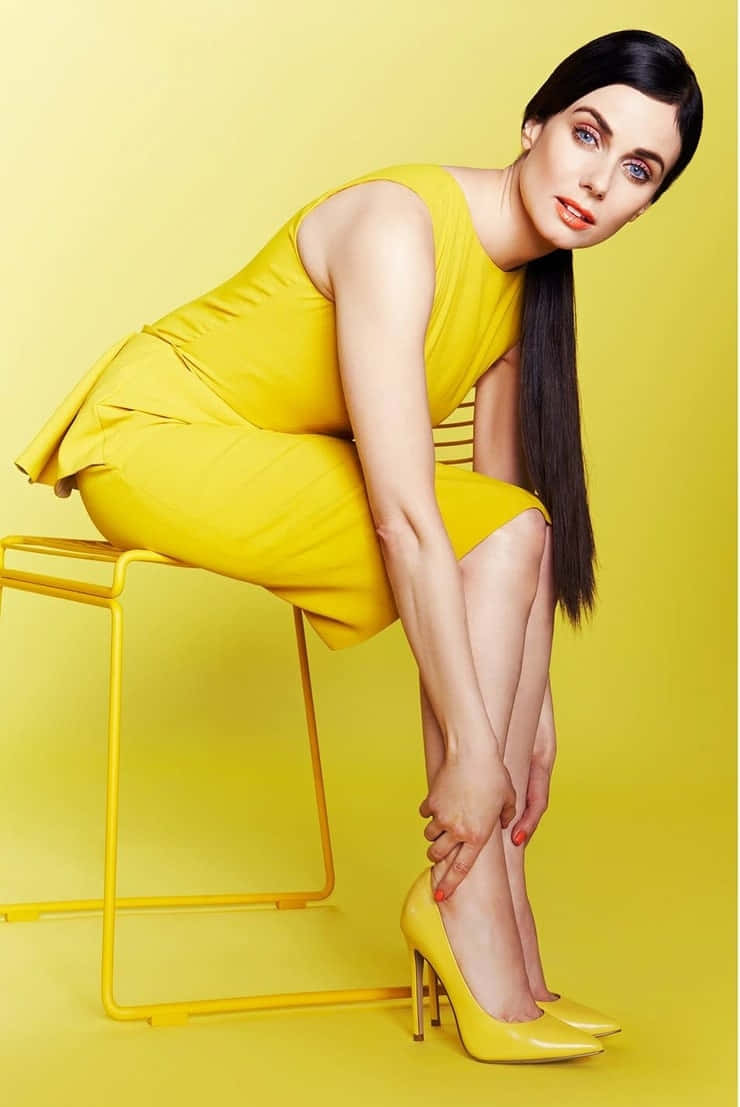 Yellow Elegance Portrait Mia Kirshner Wallpaper