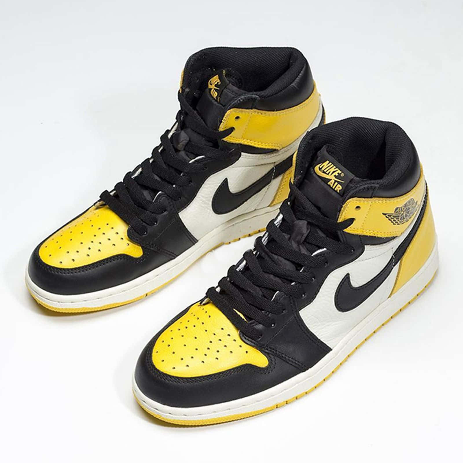 Nike Air Jordan 1 Retro High Og 'black/yellow' Wallpaper