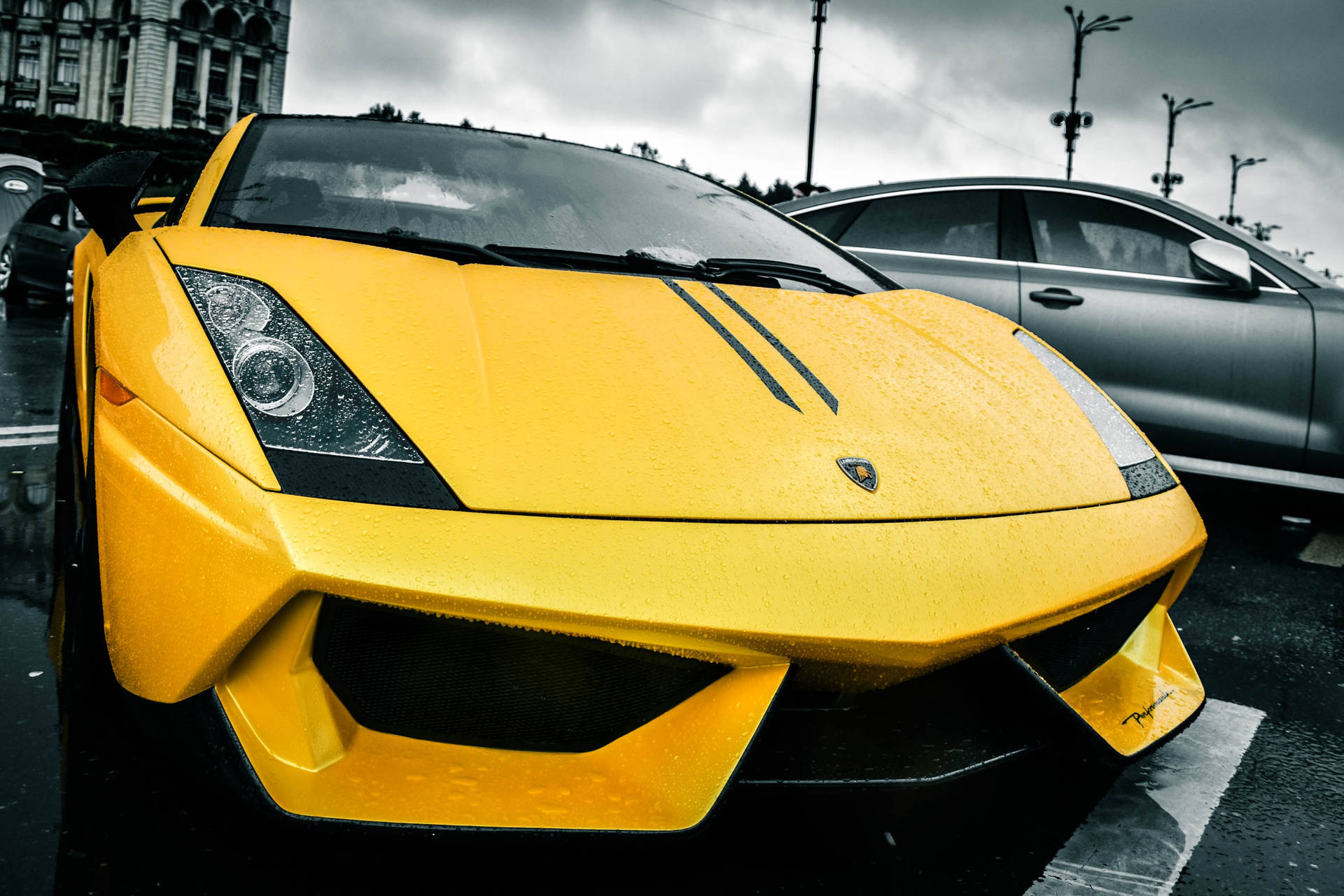 “Striking Yellow Lamborghini Gallardo on a Rainy Day” Wallpaper