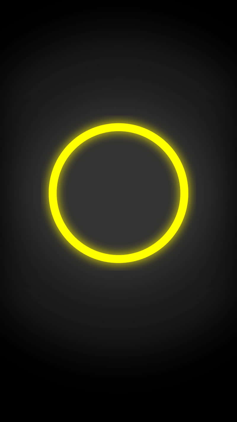 Brillantey Vibrante Luz Amarilla Neón En Un Espacio Oscuro. Fondo de pantalla
