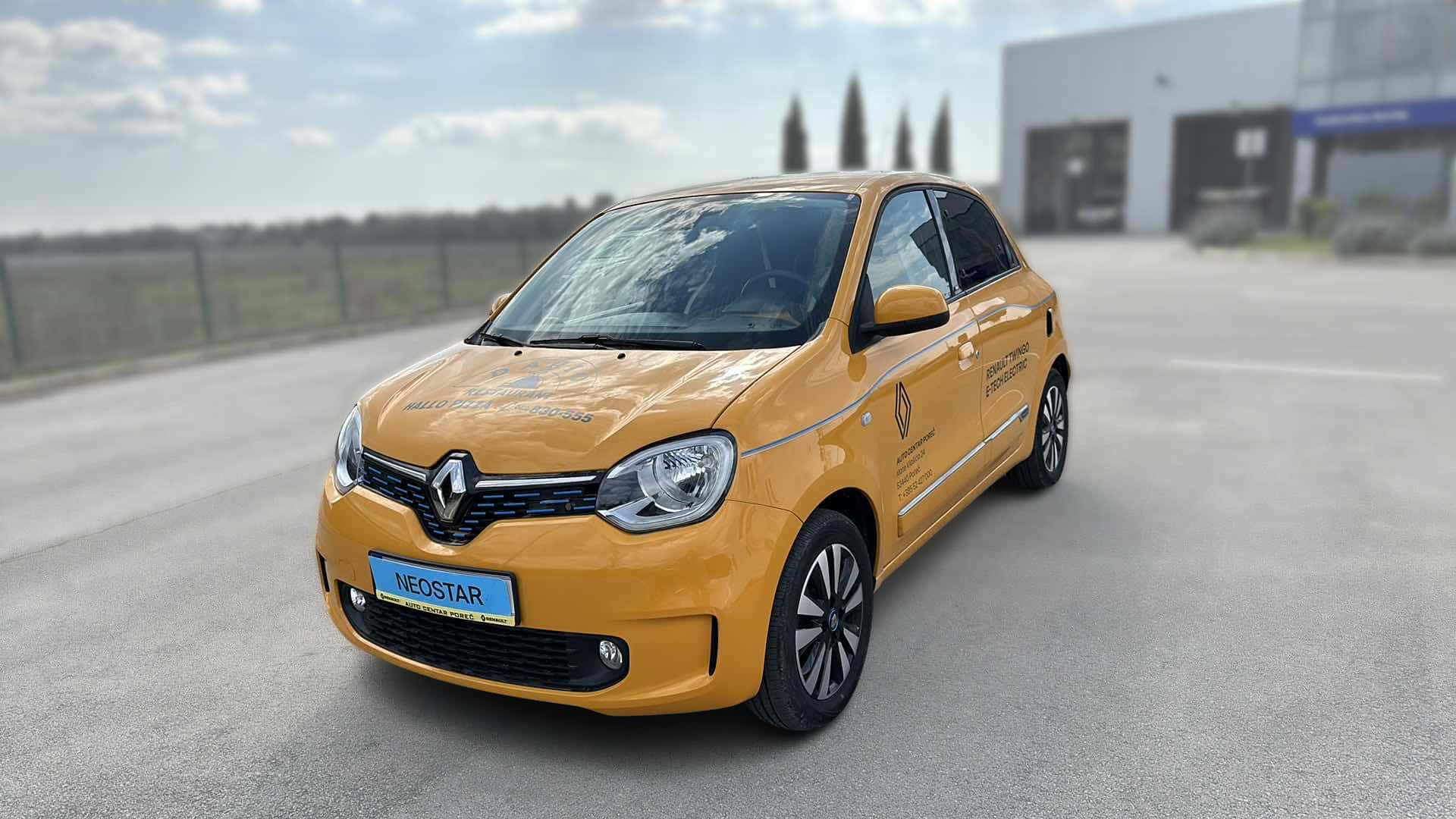 Gele Renault Twingo Geparkeerd Buiten Achtergrond