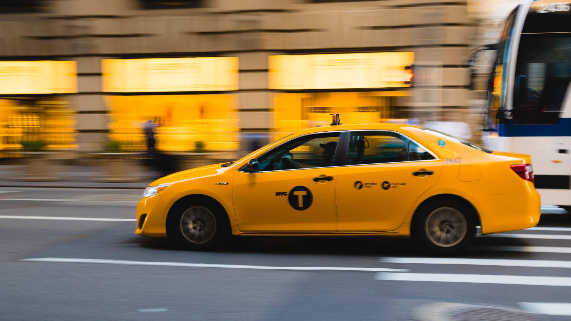 Gul Taxa Cab Motion Blur Wallpaper Wallpaper