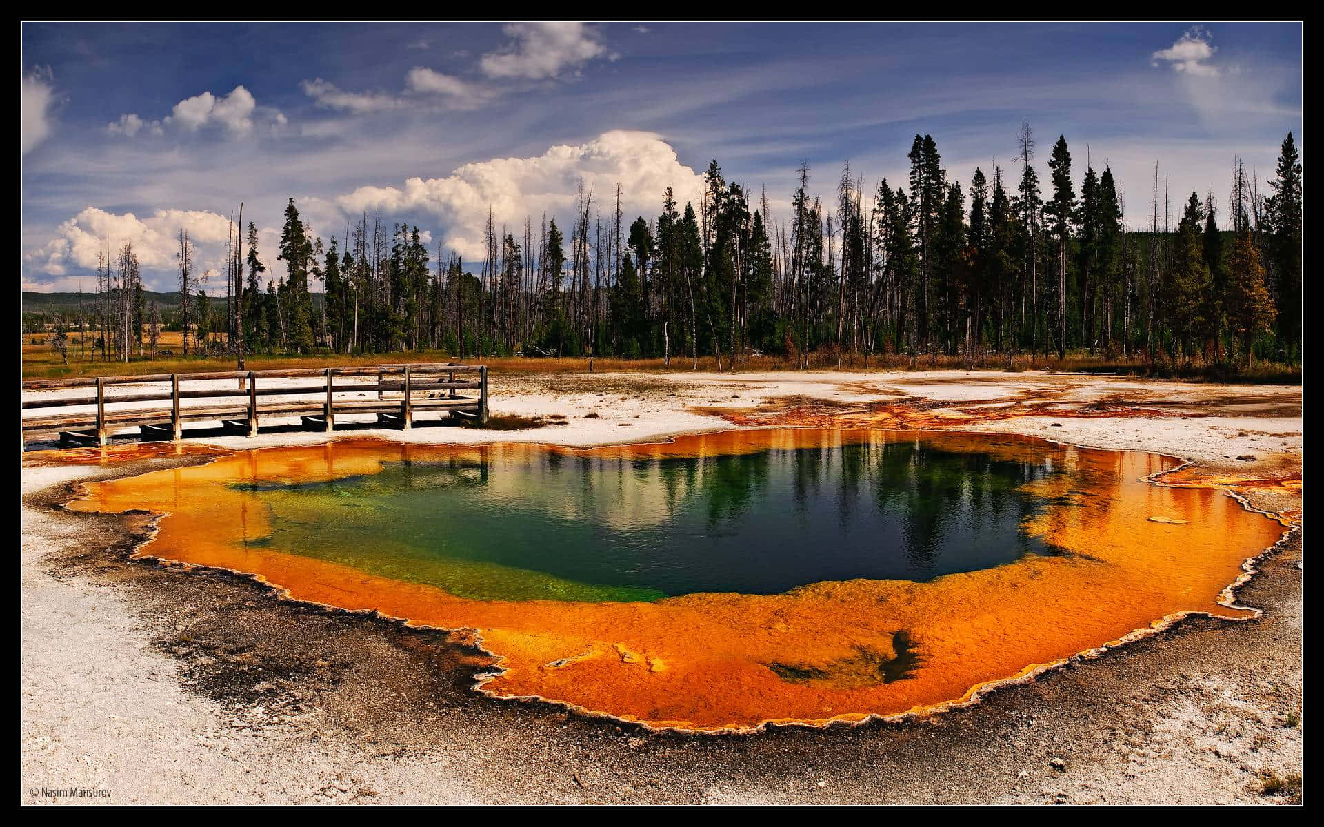 Fondode Pantalla Enmarcado De La Fuente Termal Esmeralda En Yellowstone