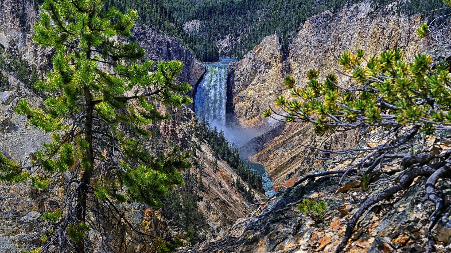 Fondode Pantalla Editado De Yellowstone Con Una Foto De Una Cascada.