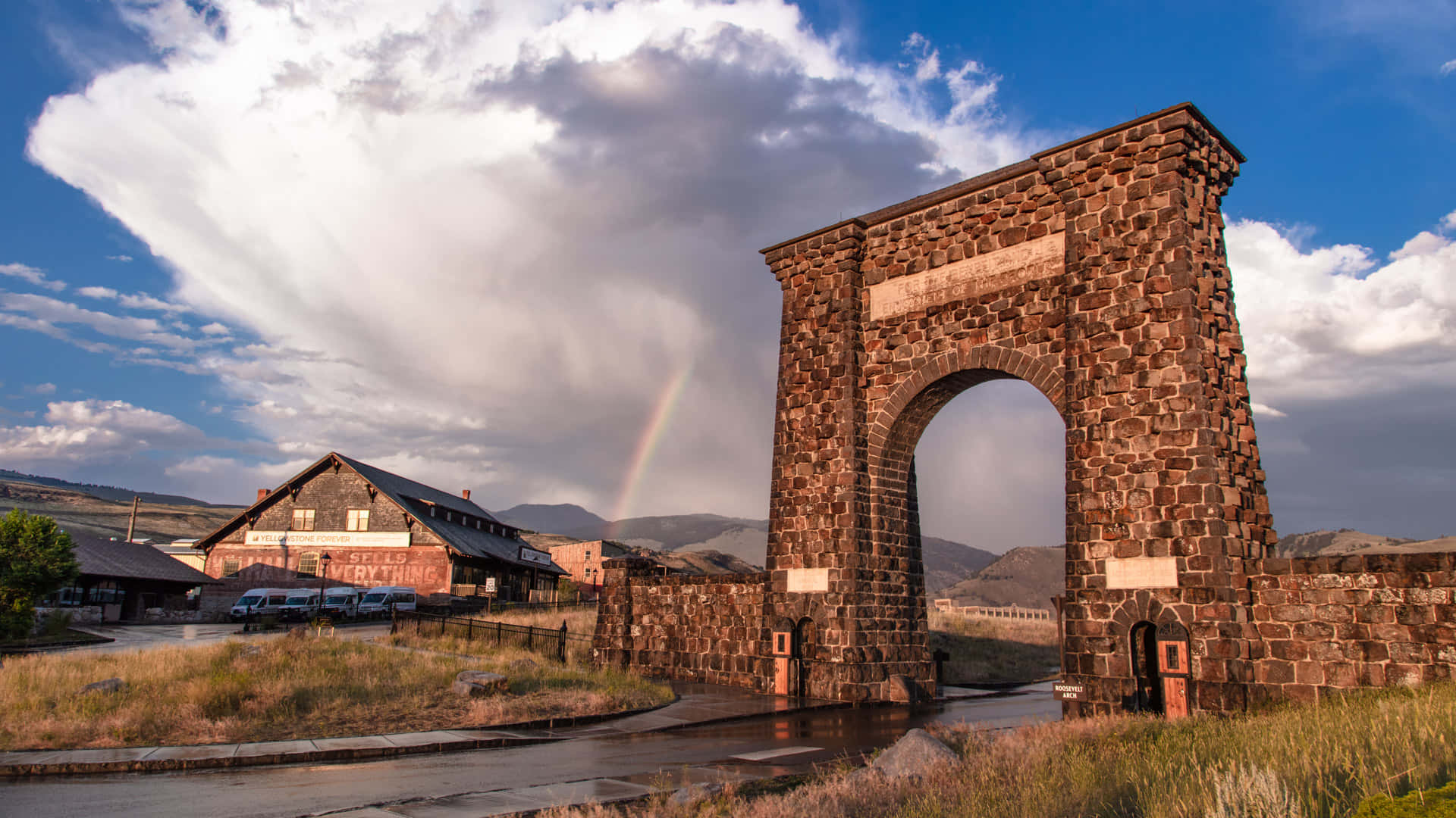 Fondode Pantalla Del Arco Roosevelt De Yellowstone.