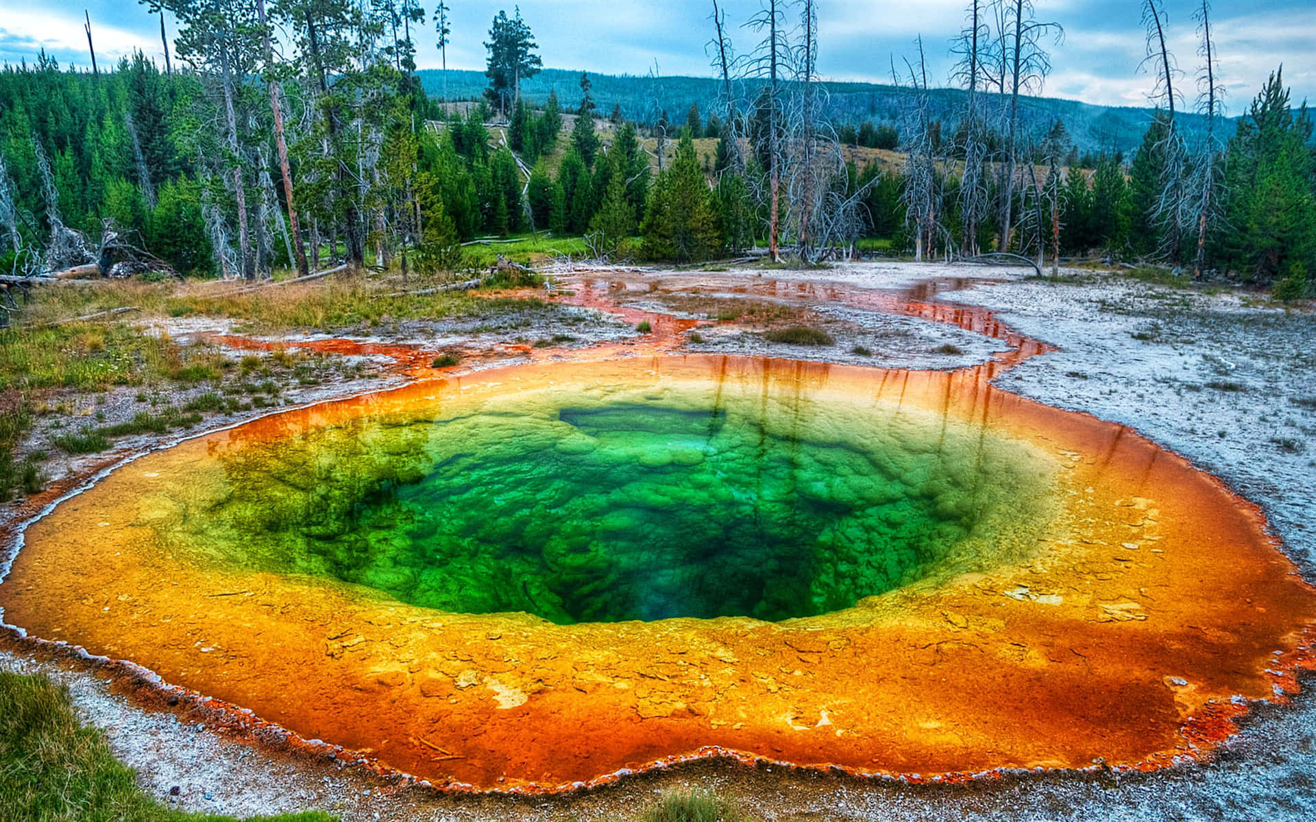 Marvelous sunrise at Grand Prismatic Spring in Yellowstone National Park Wallpaper