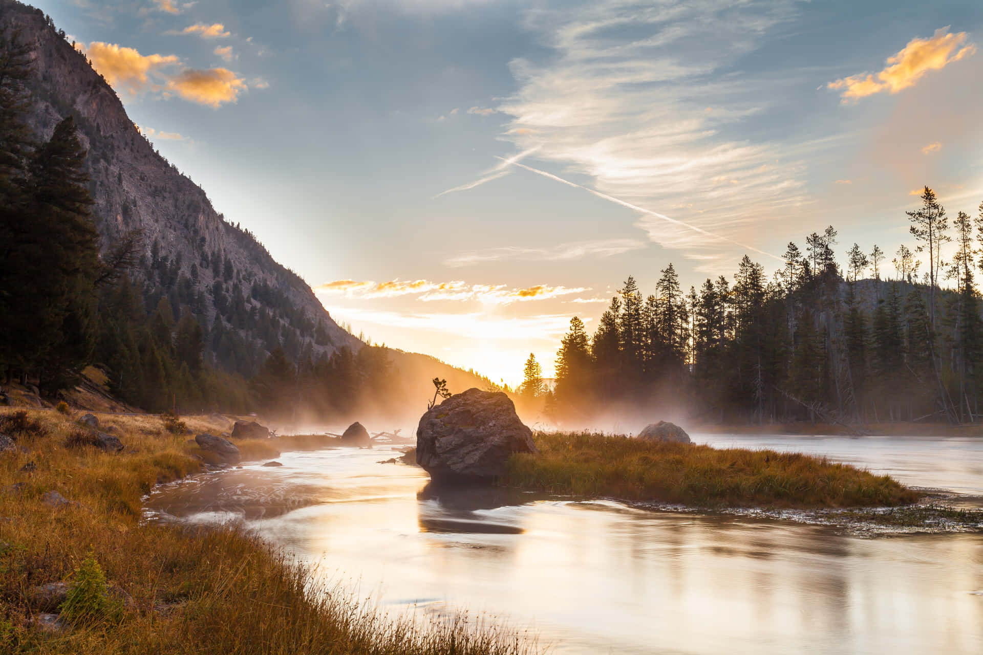 Lafamosa Gran Fuente Prismática En El Parque Nacional Yellowstone Fondo de pantalla