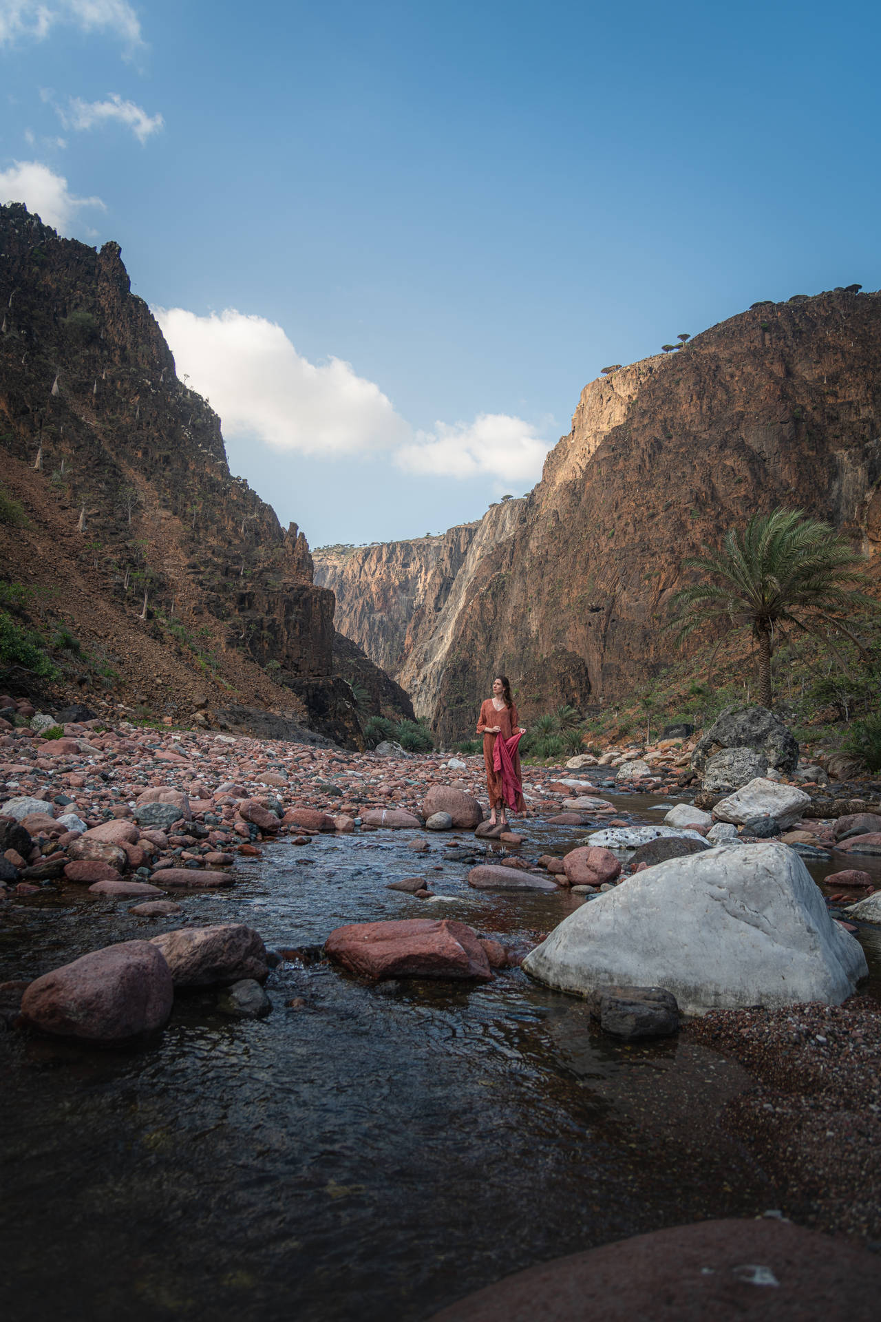 Yemen Bjergside Og Flod Wallpaper