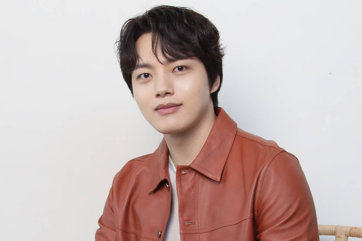 Yeo Jin Goo In Leather Jacket Wallpaper