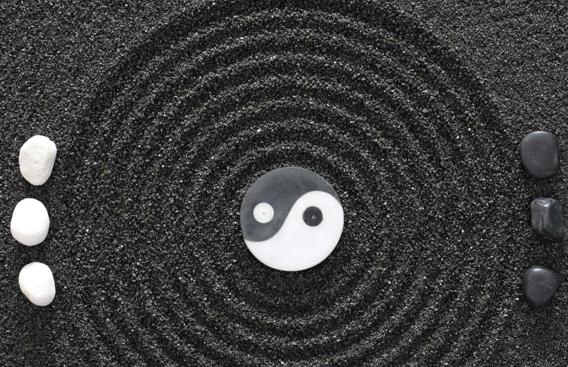 Yin Yang In Concentric Sand Circle 4K Wallpaper
