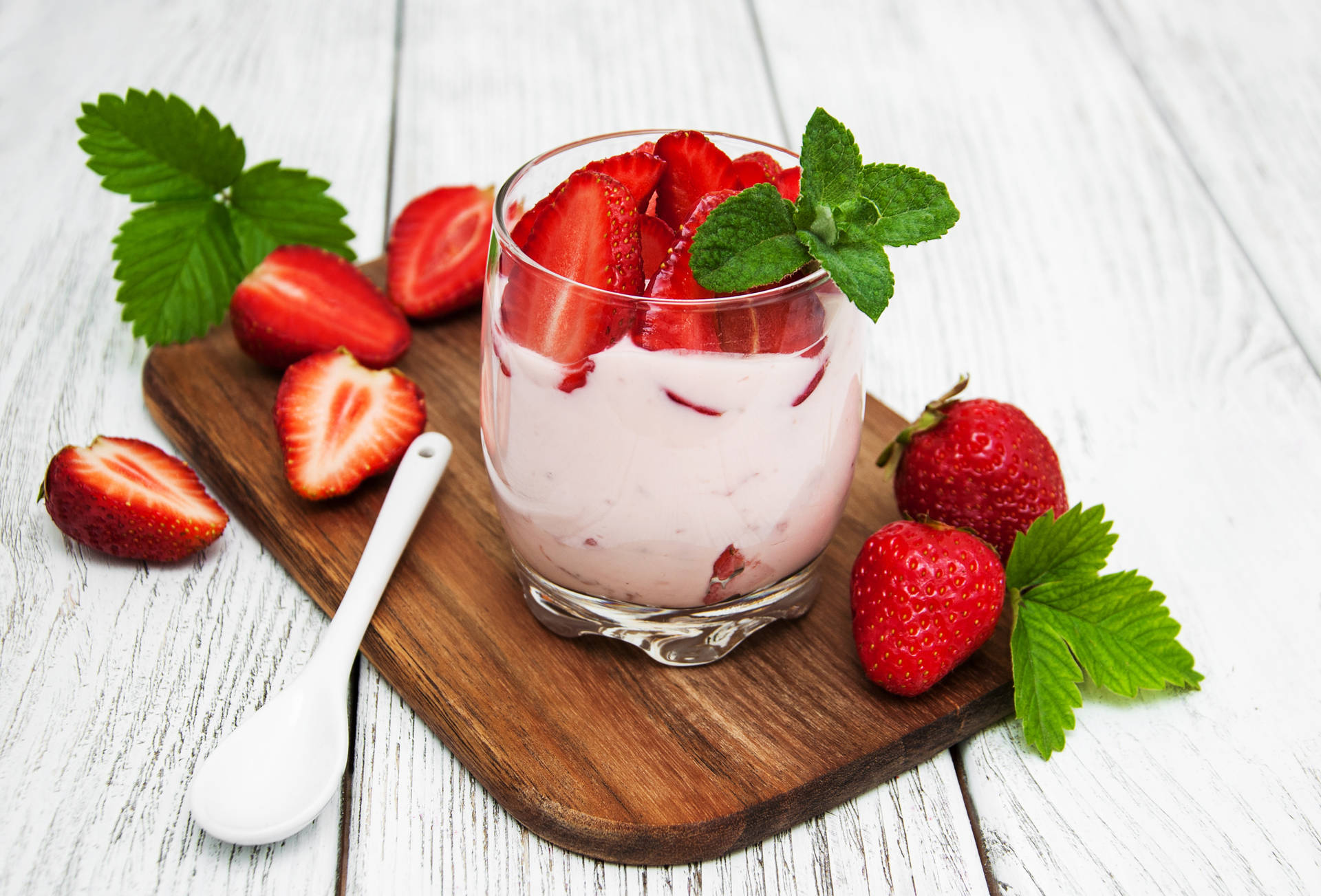 Yogurt Mint Leaves Strawberries Wallpaper