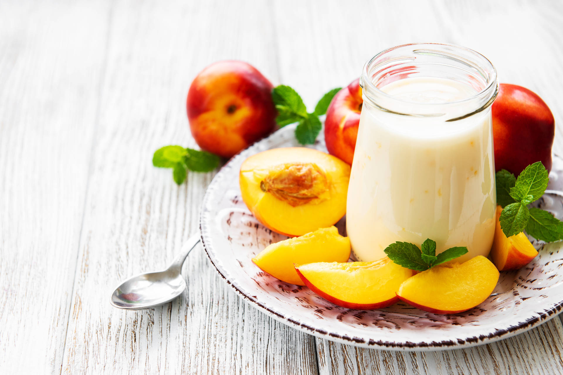 Yogurt With Peach And Apples Wallpaper