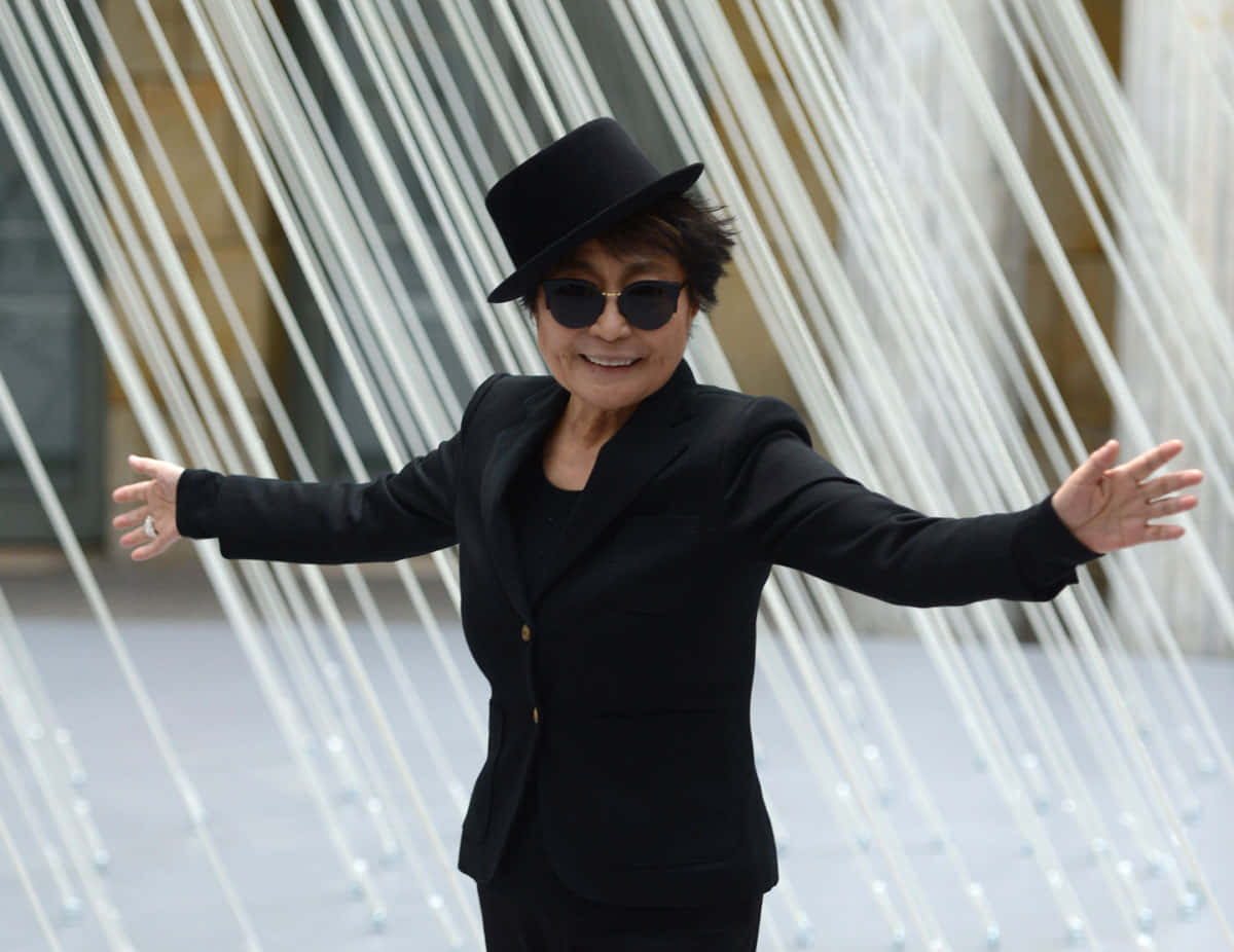 Yoko Ono Smiling Black Clothes Wallpaper