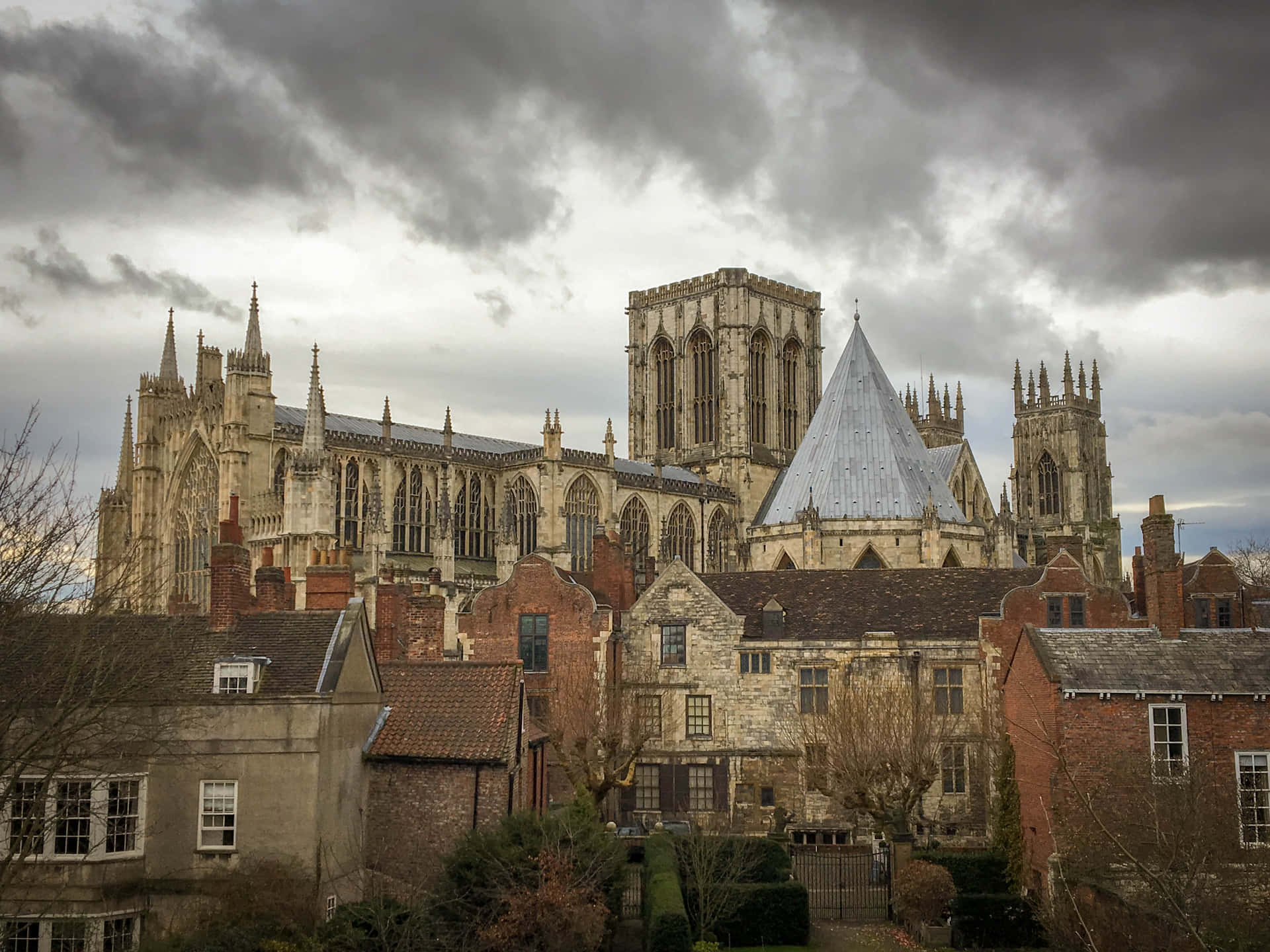 York Minster Cathedral Gloomy Clouds Wallpaper