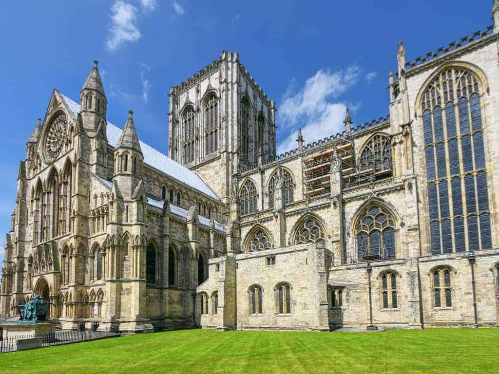 York Minster Cathedral Grassy Grounds Wallpaper