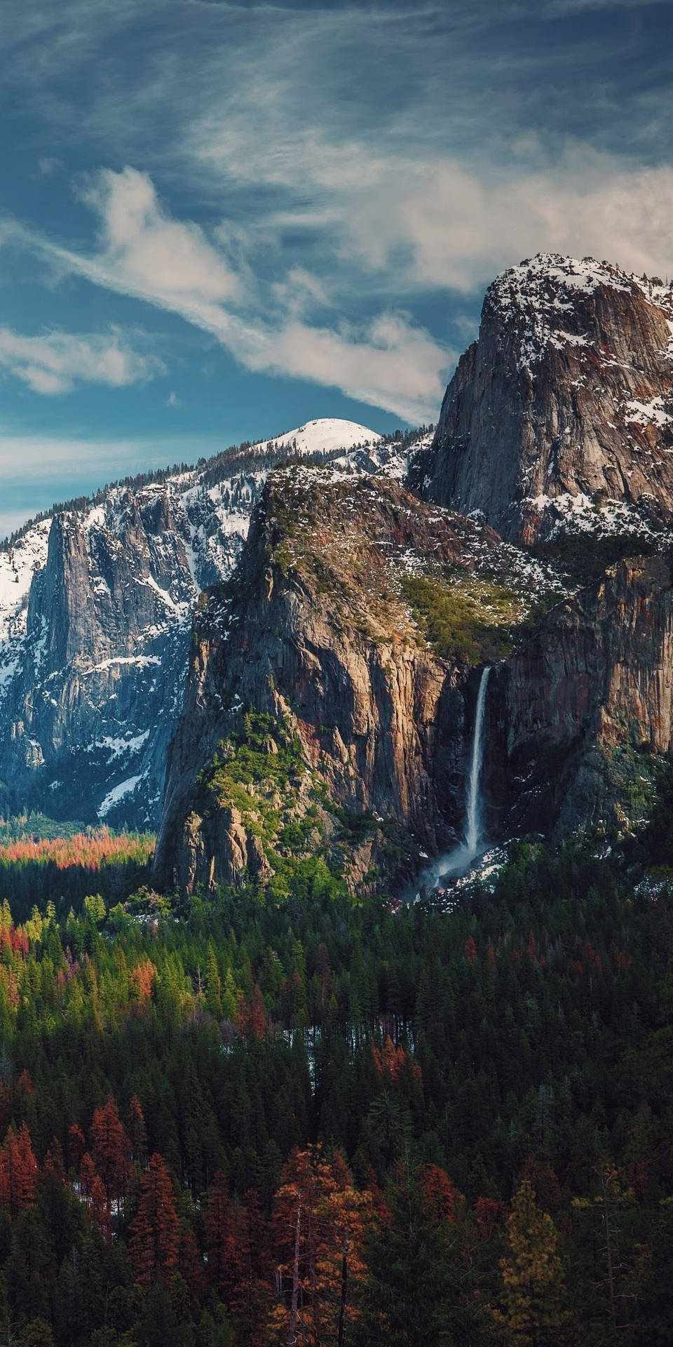 Skønheden i Yosemite Nationalpark fremstilles utrolig smukt i dette tapet. Wallpaper