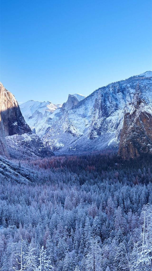 "Breathtaking, Panoramic Views of Yosemite National Park on iPhone" Wallpaper