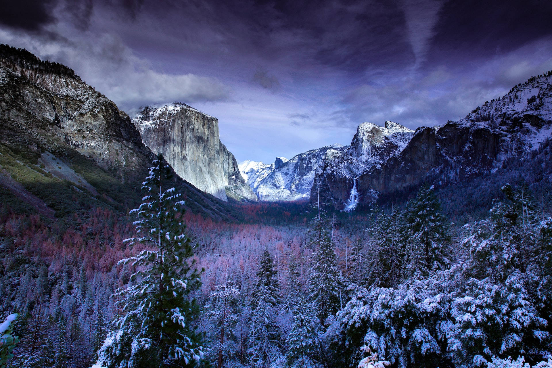 Macbookcon Imagen De Las Montañas De Yosemite. Fondo de pantalla