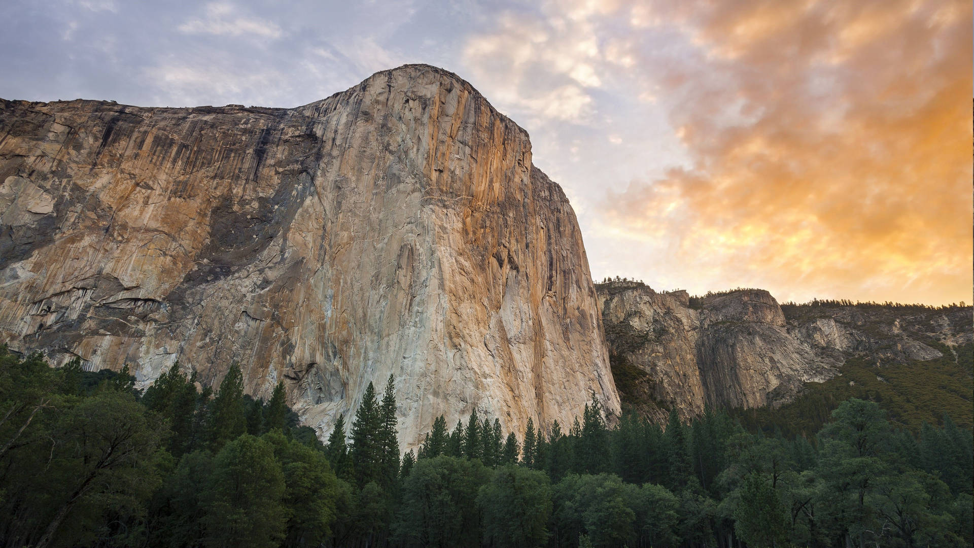 Captivating Landscape of Yosemite National Park Wallpaper