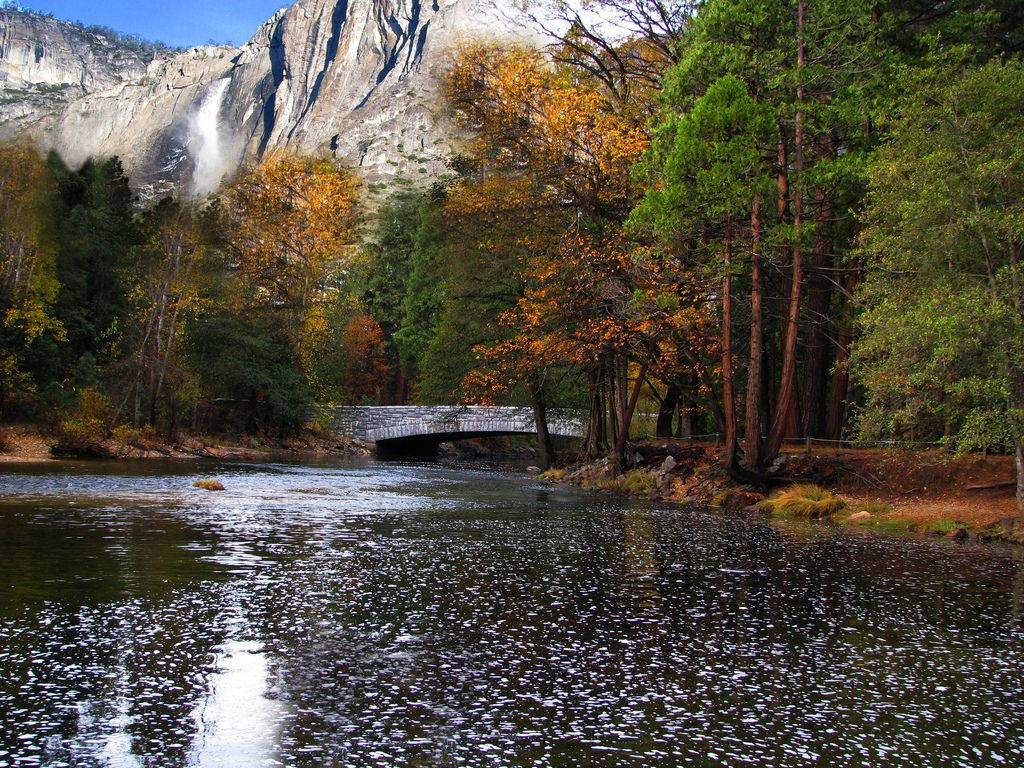 og Mountaintop Desktop Wallpaper - Yosemite National Park Flydende Flod og Bjergtop Skrivebord Tapet Wallpaper