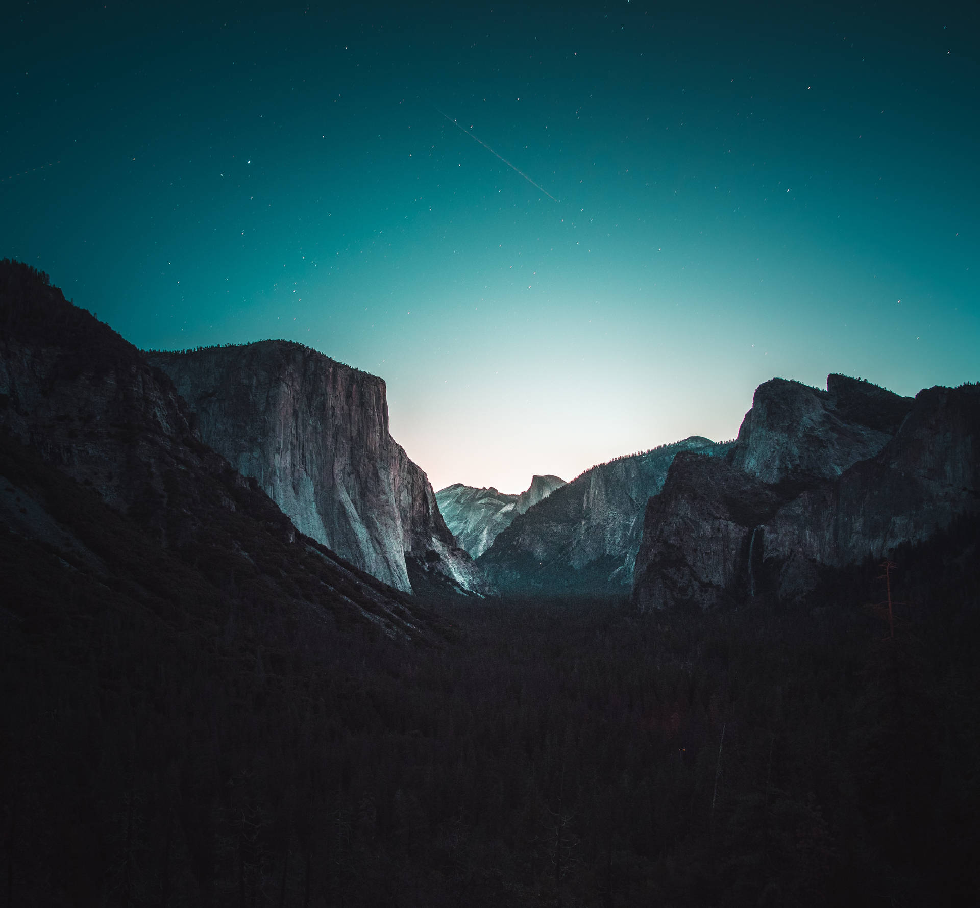 Yosemite Valley During Night Wallpaper