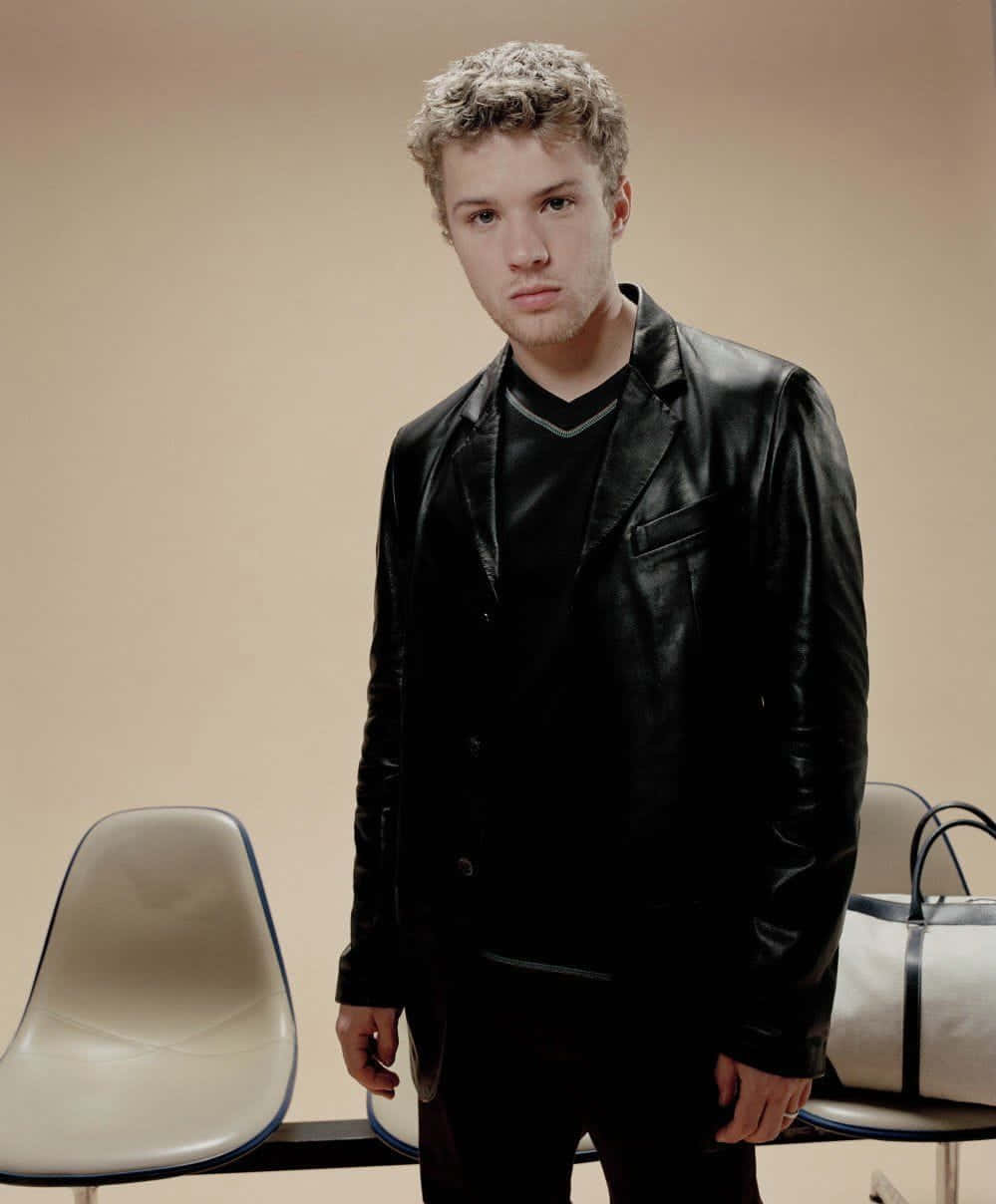 Download Young Actor Ryan Phillippe Photoshoot Wallpaper