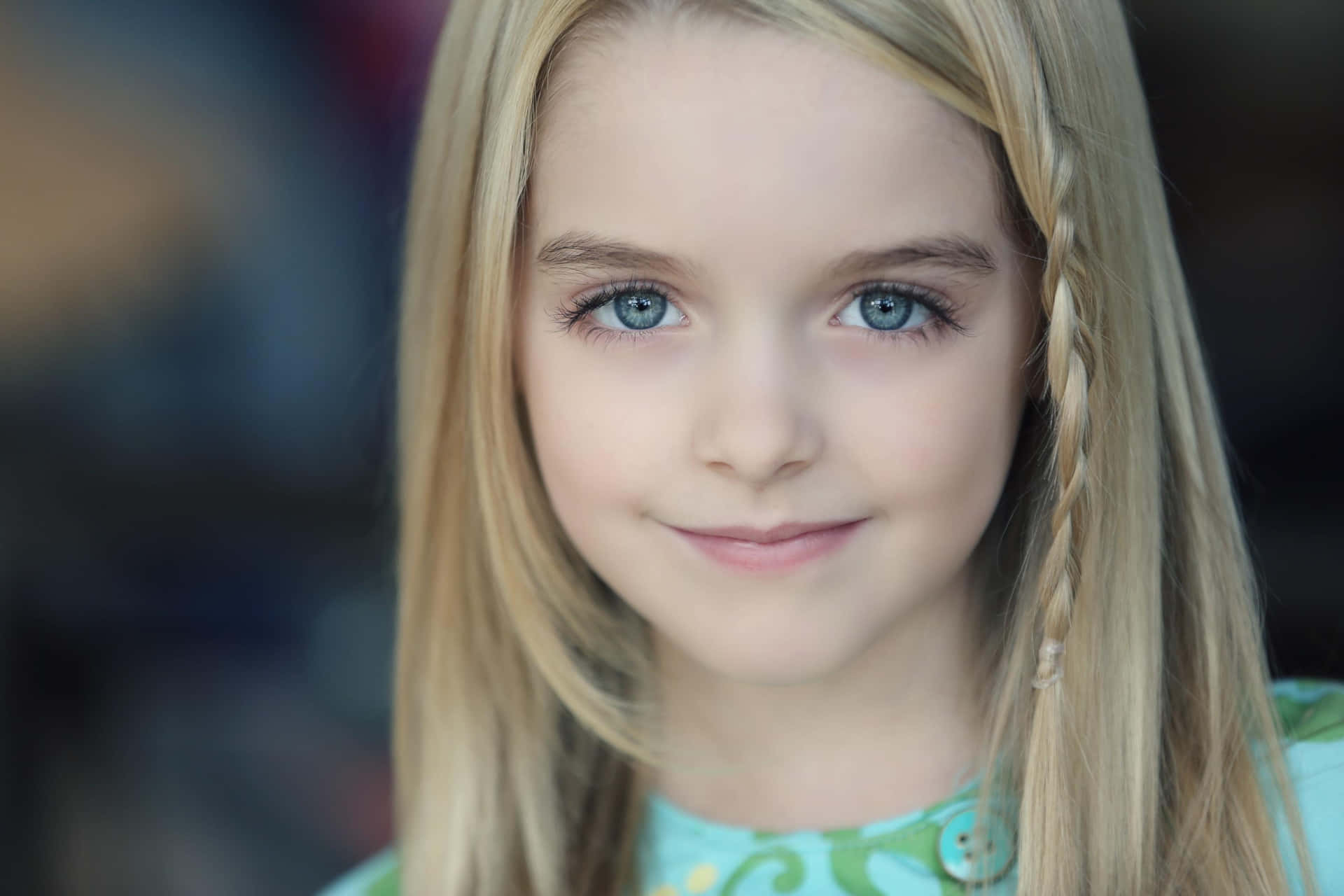 Young Actress Blue Eyes Wallpaper