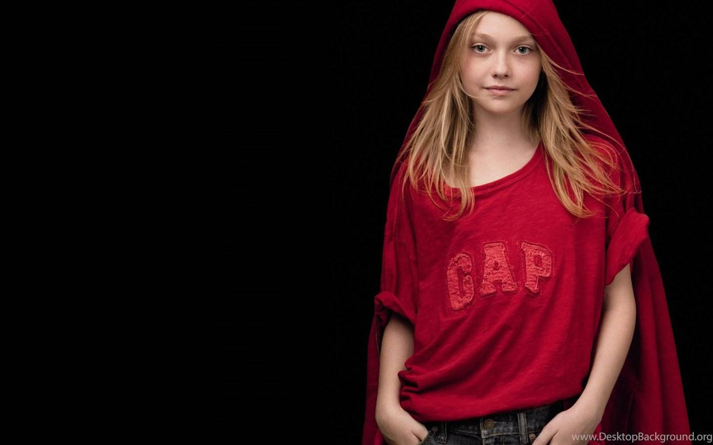 Jungeamerikanische Schauspielerin Dakota Fanning Als Markenbotschafterin Für Gap Wallpaper