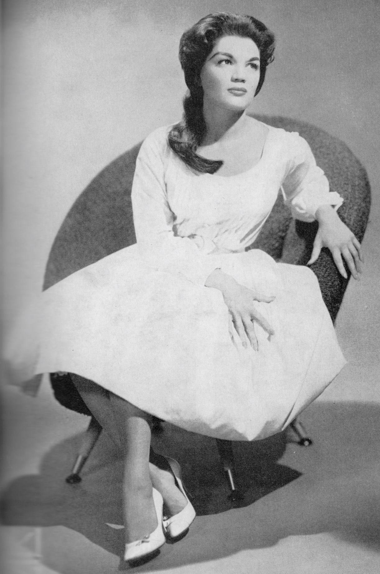 Ungeamerikanska Sångerskan Och Skådespelerskan Connie Francis. Wallpaper