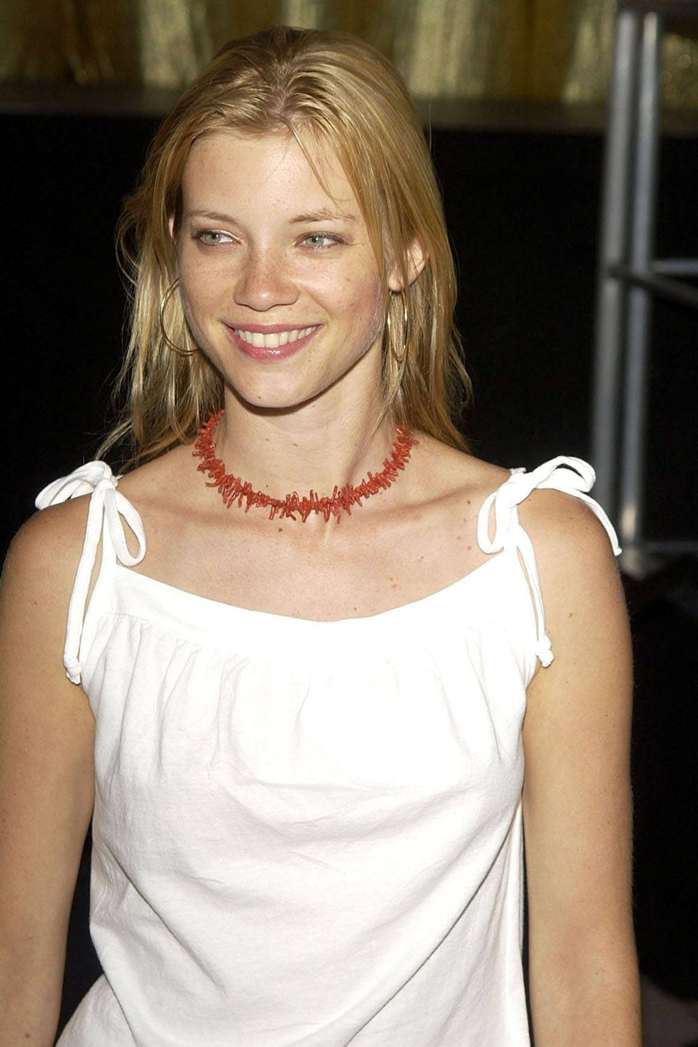 Young Amy Smart Wallpaper