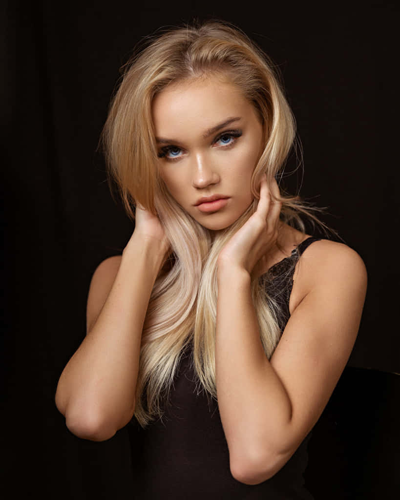 Young Female Model Long Blonde Wallpaper