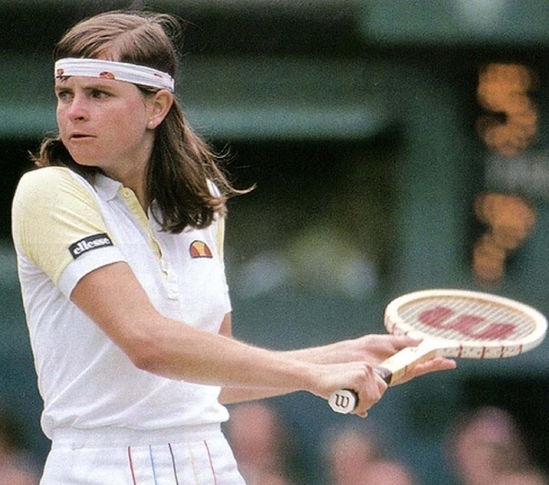 Jovenhana Mandlíková Jugando Tenis En Wimbledon. Fondo de pantalla