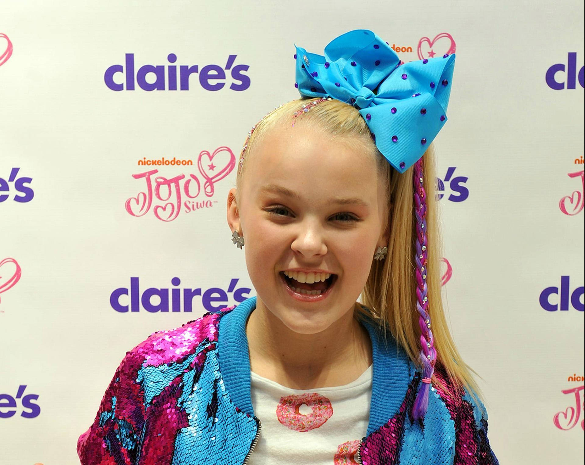 Young Jojo Siwa For Claire's Wallpaper