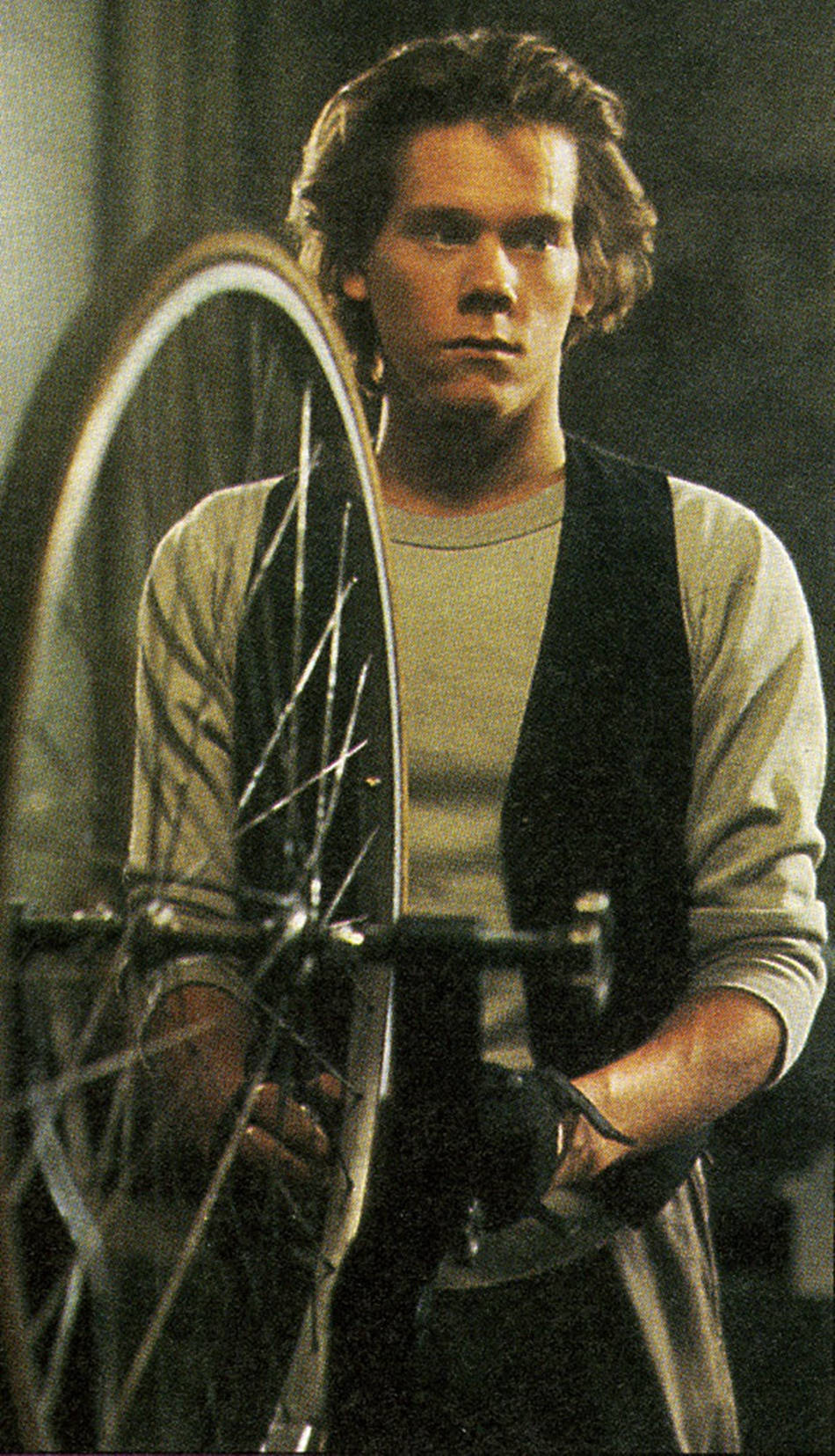 Jovenkevin Bacon Con Bicicleta. Fondo de pantalla