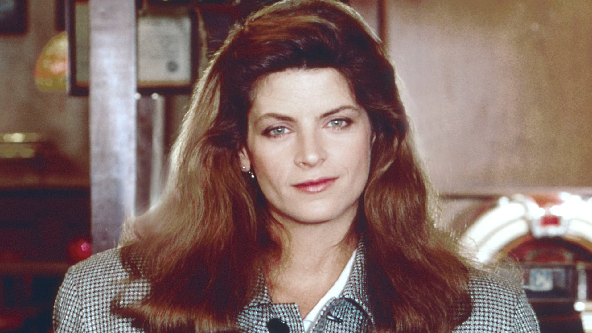 Young Kirstie Alley As Rebecca Howe Wallpaper