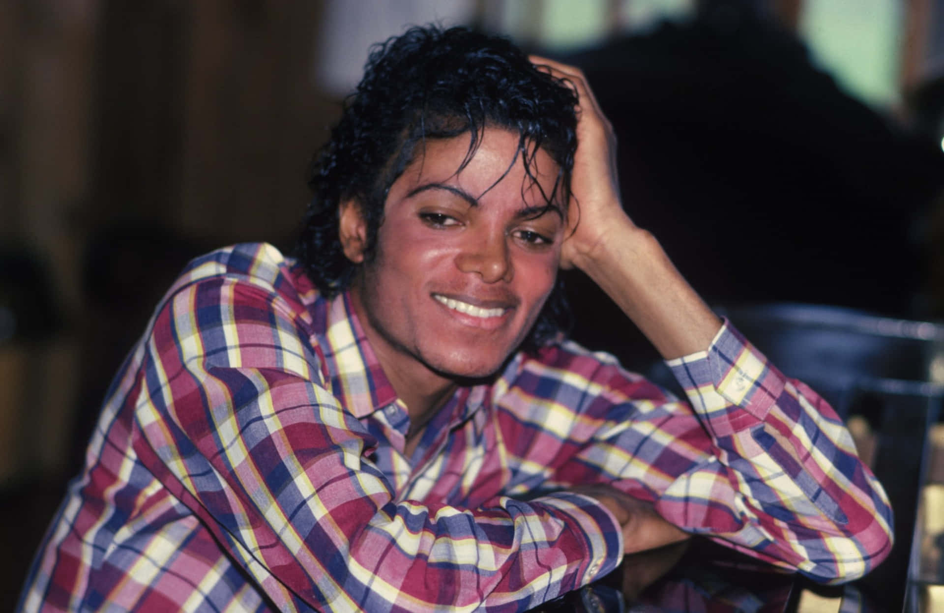 Enung Michael Jackson Poserar För Kameran.