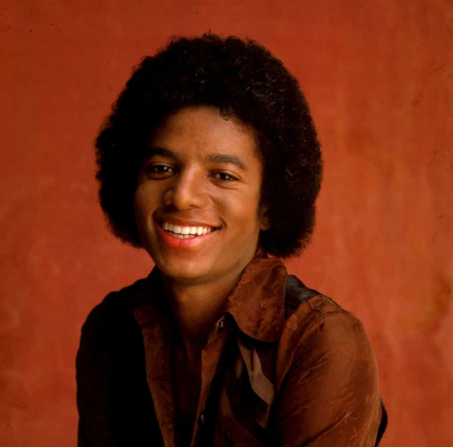 Eljoven Michael Jackson Luciendo Sus Icónicos Movimientos.