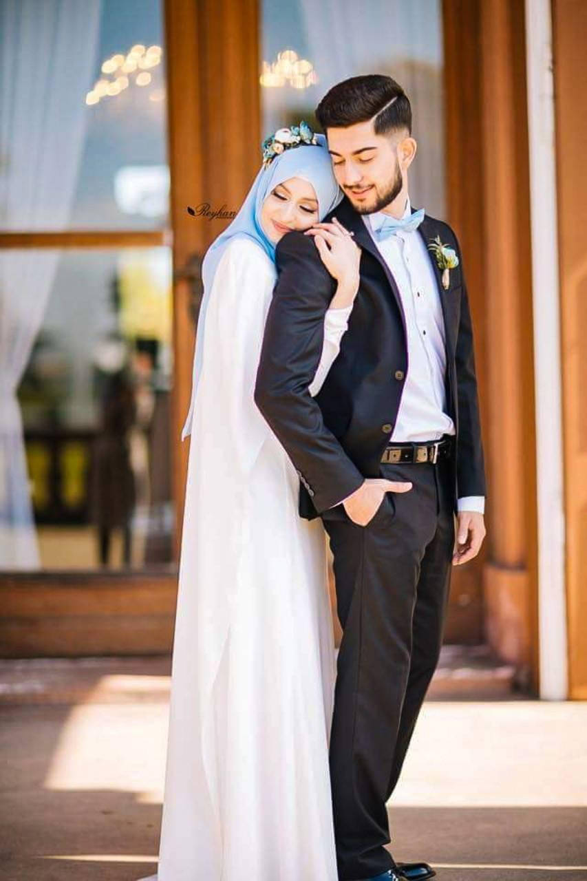 Download Young Muslim Couple Wedding Photo Wallpaper 