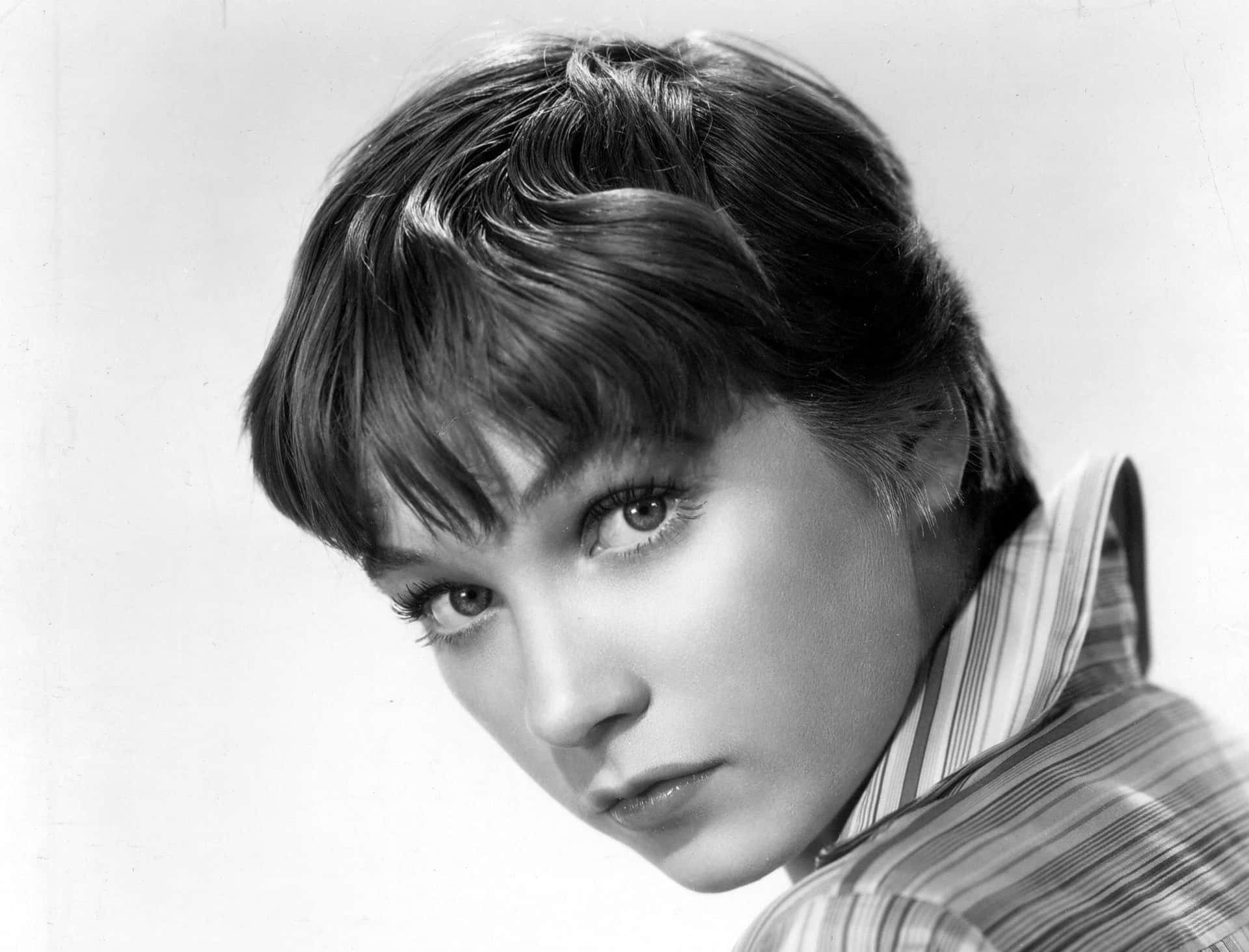 Young Photo Shirley MacLaine Wallpaper