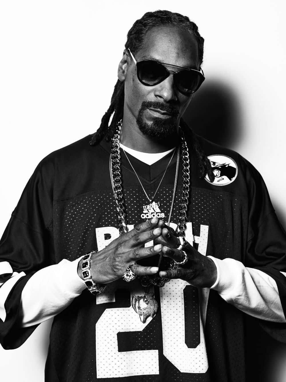 Derjunge Snoop Dogg Bei Einer Epischen Performance Wallpaper