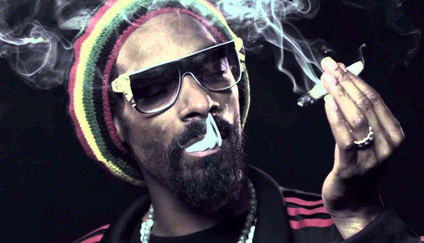 Einikonischer Blick In Das Junge Leben Von Snoop Dogg Wallpaper