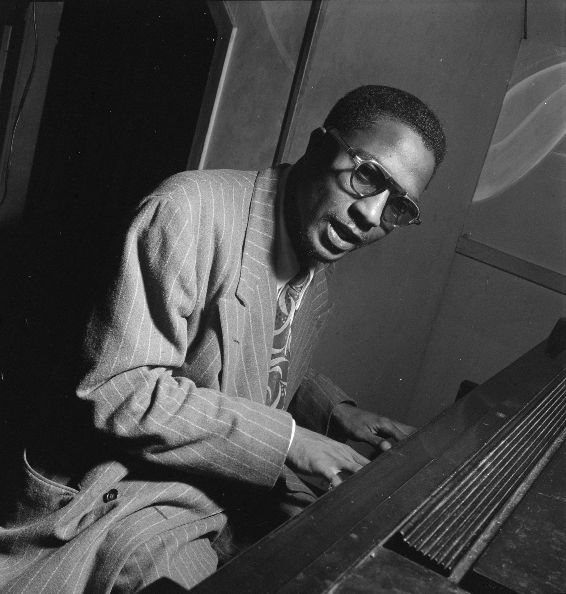 Unge Thelonious Monk spiller piano Wallpaper